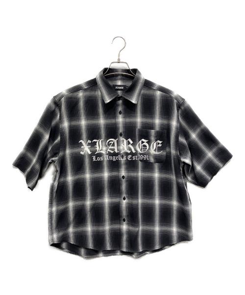 X-LARGE（エクストララージ）X-LARGE (エクストララージ) 半袖シャツ ブラック×ホワイト サイズ:Mの古着・服飾アイテム