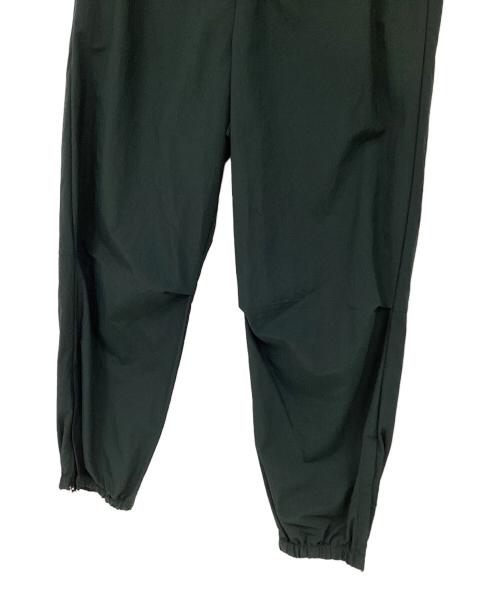 UNIVERSAL PRODUCTS.（ユニバーサルプロダクツ）UNIVERSAL PRODUCTS. (ユニバーサルプロダクツ) ナイロンシェルトラックパンツ グリーン サイズ:2の古着・服飾アイテム
