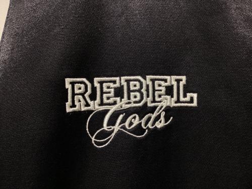 UNDERCOVERISM（アンダーカバーイズム）UNDERCOVERISM (アンダーカバーイズム) サテンスタジャン ブラック サイズ:XLの古着・服飾アイテム