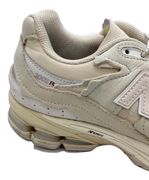NEW BALANCE（ニューバランス）NEW BALANCE (ニューバランス) M2002RDQ SAND BEIGE 2002 Dワイズ アイボリー サイズ:27cmの古着・服飾アイテム