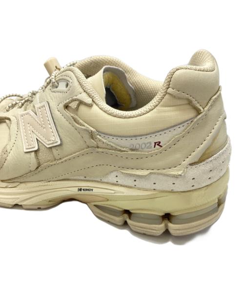 NEW BALANCE（ニューバランス）NEW BALANCE (ニューバランス) M2002RDQ SAND BEIGE 2002 Dワイズ アイボリー サイズ:27cmの古着・服飾アイテム