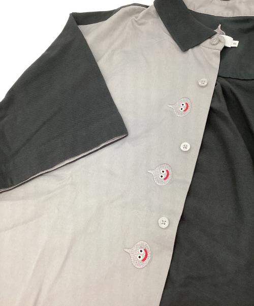 graniph（グラニフ）graniph (グラニフ) ドラゴンクエスト (ドラゴンクエスト) 半袖シャツ　 グレー×ライトグレー サイズ:XL 未使用品の古着・服飾アイテム