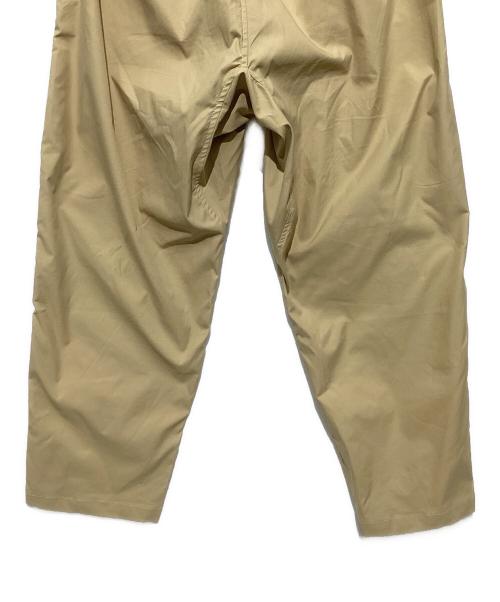 meltum（メルタム）meltum (メルタム) ベルト付パンツ ベージュ×ブラック サイズ:2の古着・服飾アイテム