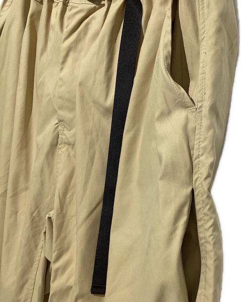 meltum（メルタム）meltum (メルタム) ベルト付パンツ ベージュ×ブラック サイズ:2の古着・服飾アイテム