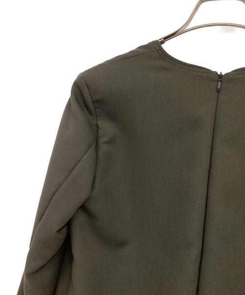 UNTITLED（アンタイトル）UNTITLED (アンタイトル) 深Vネックサックワンピース グレー サイズ:M 未使用品の古着・服飾アイテム