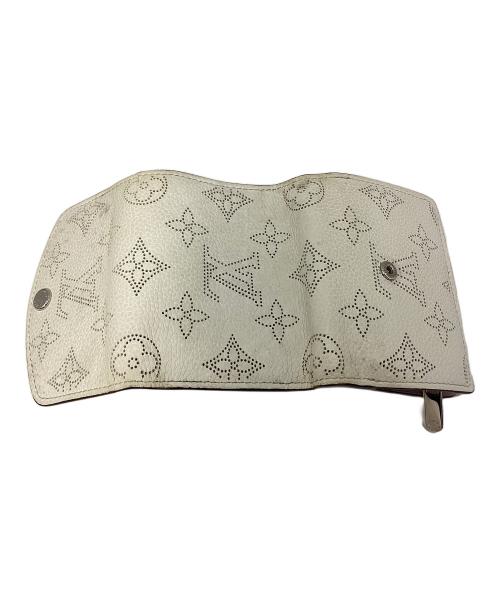 LOUIS VUITTON（ルイ ヴィトン）LOUIS VUITTON (ルイ ヴィトン) ルイヴィトン ポルトフォイユ・イリス コンパクト マヒナ M80693 3つ折り財布 ホワイトの古着・服飾アイテム