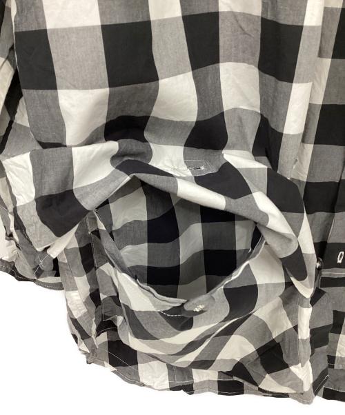 CMF OUTDOOR GARMENT（コンフィーアウトドアガーメント）CMF OUTDOOR GARMENT (コンフィーアウトドアガーメント) NEWSPAPER SHIRTS ブラック×ホワイト サイズ:Mの古着・服飾アイテム