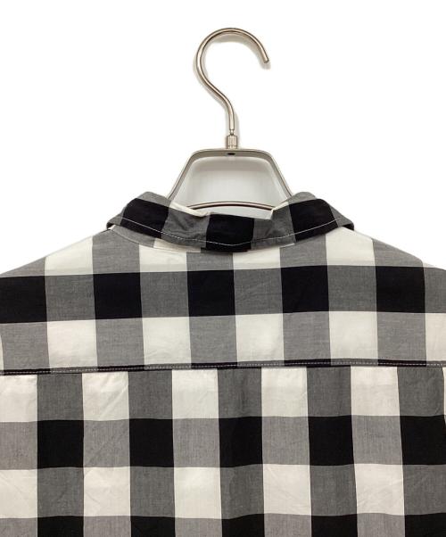 CMF OUTDOOR GARMENT（コンフィーアウトドアガーメント）CMF OUTDOOR GARMENT (コンフィーアウトドアガーメント) NEWSPAPER SHIRTS ブラック×ホワイト サイズ:Mの古着・服飾アイテム