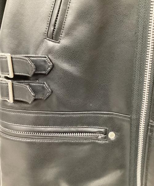 GU（ジーユー）GU (ジーユー) UNDERCOVER (アンダーカバー) フェイクレザージャケット ブラック サイズ:Mの古着・服飾アイテム