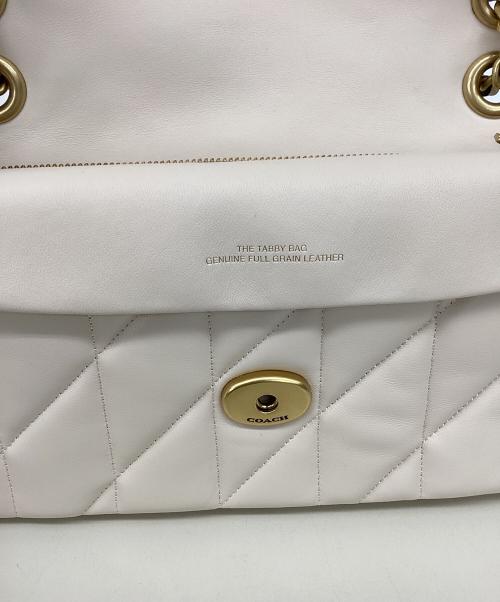 COACH（コーチ）COACH (コーチ) ショルダーキルティングバッグ/コーチ/タビー26/CP150/ アイボリー×ゴールド 未使用品の古着・服飾アイテム