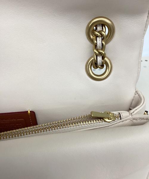 COACH（コーチ）COACH (コーチ) ショルダーキルティングバッグ/コーチ/タビー26/CP150/ アイボリー×ゴールド 未使用品の古着・服飾アイテム