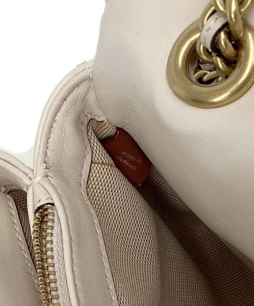 COACH（コーチ）COACH (コーチ) ショルダーキルティングバッグ/コーチ/タビー26/CP150/ アイボリー×ゴールド 未使用品の古着・服飾アイテム