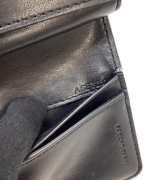 Marc by Marc Jacobs（マークバイマークジェイコブス）Marc by Marc Jacobs (マークバイマークジェイコブス) マークバイマークジェイコブス/S101L01SP21/2つ折り財布 ブラックの古着・服飾アイテム