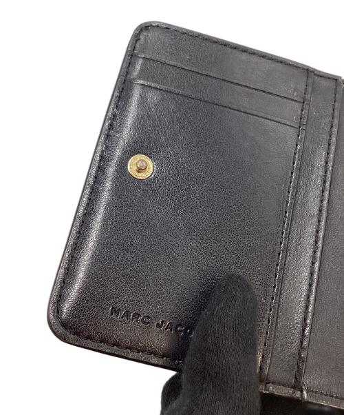 Marc by Marc Jacobs（マークバイマークジェイコブス）Marc by Marc Jacobs (マークバイマークジェイコブス) マークバイマークジェイコブス/S101L01SP21/2つ折り財布 ブラックの古着・服飾アイテム