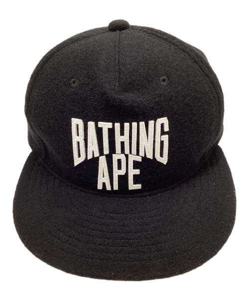 A BATHING APE（アベイシングエイプ）A BATHING APE (アベイシングエイプ) ロゴ柄キャップ ブラック×ホワイト サイズ:FREEの古着・服飾アイテム