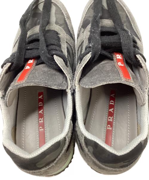 PRADA（プラダ）PRADA (プラダ) スニーカー グレー×カーキ サイズ:35の古着・服飾アイテム