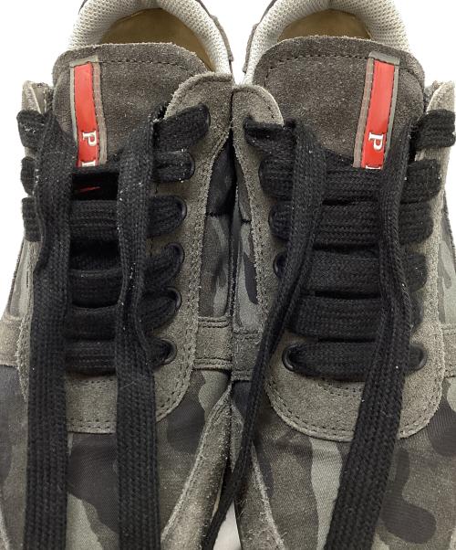 PRADA（プラダ）PRADA (プラダ) スニーカー グレー×カーキ サイズ:35の古着・服飾アイテム
