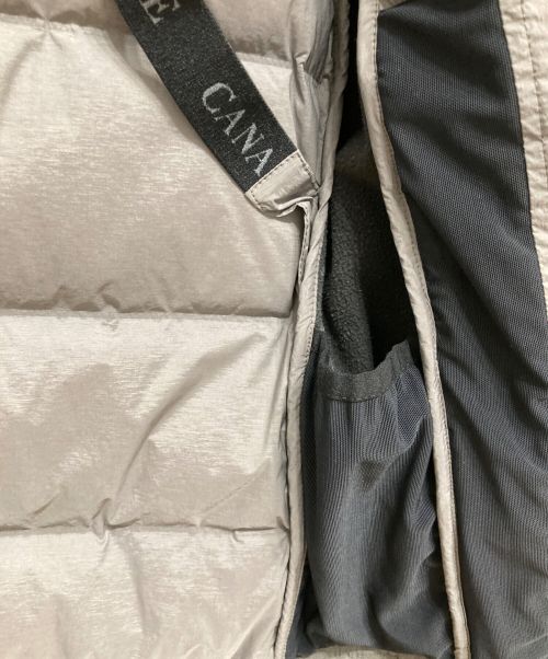 CANADA GOOSE（カナダグース）CANADA GOOSE (カナダグース) ダウンジャケット グレー×ブラック サイズ:Sの古着・服飾アイテム