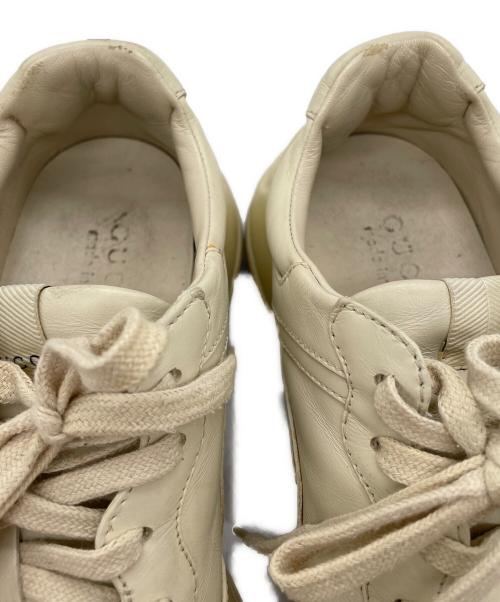 GUCCI（グッチ）GUCCI (グッチ) ローカットスニーカー ベージュ サイズ:6　1/2の古着・服飾アイテム