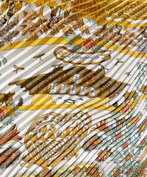 HERMES（エルメス）HERMES (エルメス) プリーツスカーフ オレンジ×ホワイトの古着・服飾アイテム