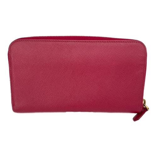 PRADA（プラダ）PRADA (プラダ) ラウンドファスナー財布 ショッキングピンクの古着・服飾アイテム