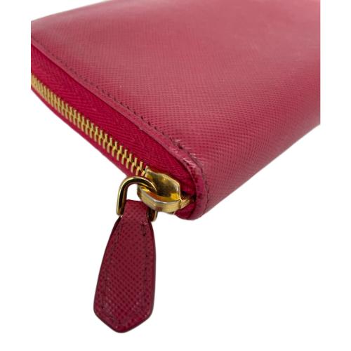 PRADA（プラダ）PRADA (プラダ) ラウンドファスナー財布 ショッキングピンクの古着・服飾アイテム