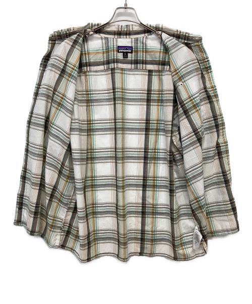 Patagonia（パタゴニア）Patagonia (パタゴニア) 半袖シャツ ホワイト×グリーン サイズ:XXLの古着・服飾アイテム