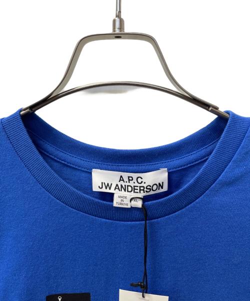 A.P.C.（アーペーセー）A.P.C. (アーペーセー) J.W.ANDERSON (ジェイダブリューアンダーソン) 半袖Tシャツ ブルー サイズ:XLの古着・服飾アイテム