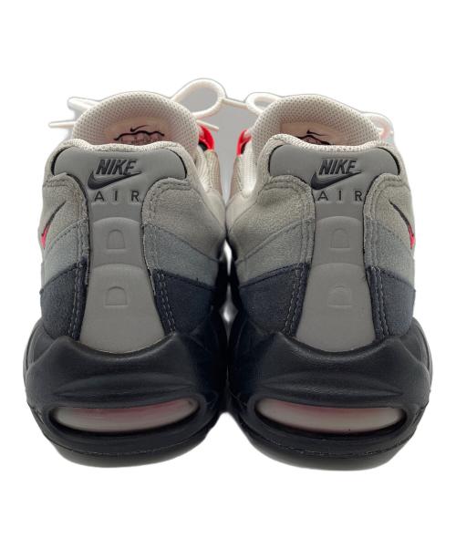 NIKE（ナイキ）NIKE (ナイキ) スニーカー グレー×レッド サイズ:27の古着・服飾アイテム