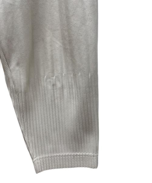 HOMME PLISSE ISSEY MIYAKE（オム プリッセ イッセイ ミヤケ）HOMME PLISSE ISSEY MIYAKE (オム プリッセ イッセイ ミヤケ) プリーツパンツ ベージュ サイズ:3の古着・服飾アイテム