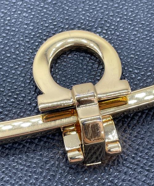 Salvatore Ferragamo（サルヴァトーレ フェラガモ）Salvatore Ferragamo (サルヴァトーレ フェラガモ) ガンチーニクリップ ブラック×ゴールドの古着・服飾アイテム