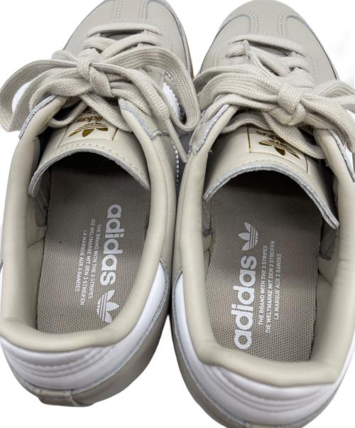 adidas（アディダス）adidas (アディダス) スニーカー ベージュ サイズ:24.5の古着・服飾アイテム