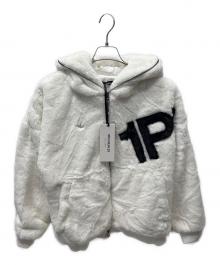 1piu1uguale3（ウノピュウノウグァーレトレ）の古着「フェイクファーロゴパーカー」｜ホワイト