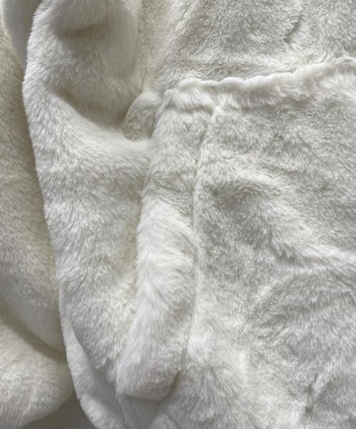 1piu1uguale3（ウノピュウノウグァーレトレ）1piu1uguale3 (ウノピュウノウグァーレトレ) フェイクファーロゴパーカー ホワイト サイズ:S 未使用品の古着・服飾アイテム