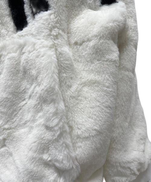 1piu1uguale3（ウノピュウノウグァーレトレ）1piu1uguale3 (ウノピュウノウグァーレトレ) フェイクファーロゴパーカー ホワイト サイズ:S 未使用品の古着・服飾アイテム