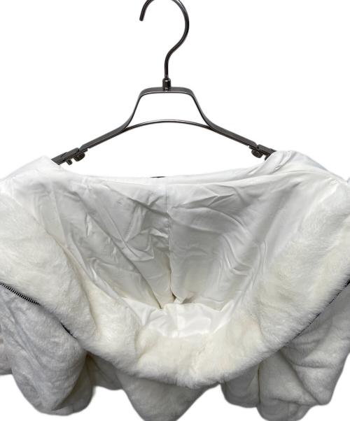 1piu1uguale3（ウノピュウノウグァーレトレ）1piu1uguale3 (ウノピュウノウグァーレトレ) フェイクファーロゴパーカー ホワイト サイズ:S 未使用品の古着・服飾アイテム