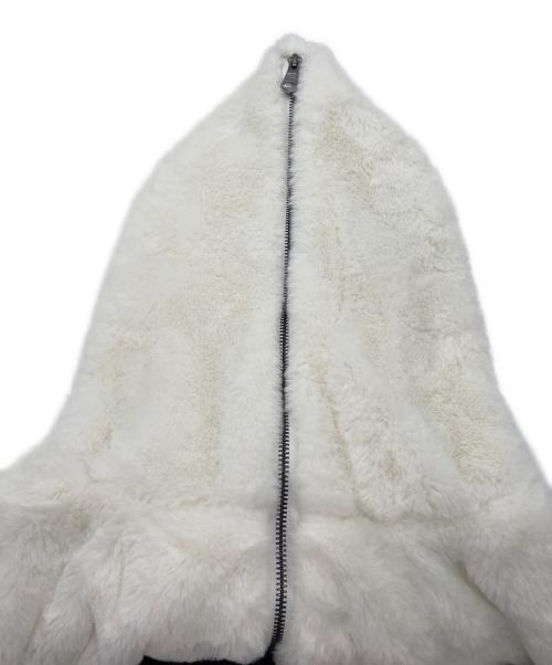 1piu1uguale3（ウノピュウノウグァーレトレ）1piu1uguale3 (ウノピュウノウグァーレトレ) フェイクファーロゴパーカー ホワイト サイズ:S 未使用品の古着・服飾アイテム