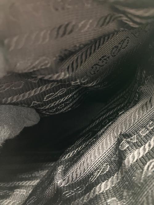 PRADA（プラダ）PRADA (プラダ) ナイロントートバッグ ブラックの古着・服飾アイテム