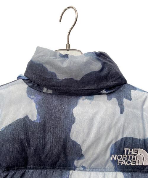 THE NORTH FACE（ザ ノース フェイス）THE NORTH FACE (ザ ノース フェイス) SUPREME (シュプリーム) Bleached Denim Print Nuptse Jacket ブルー×ネイビー サイズ:Lの古着・服飾アイテム