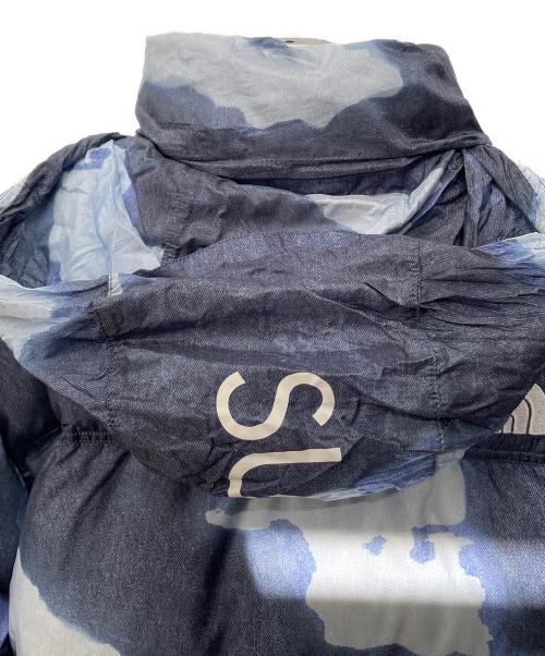 THE NORTH FACE（ザ ノース フェイス）THE NORTH FACE (ザ ノース フェイス) SUPREME (シュプリーム) Bleached Denim Print Nuptse Jacket ブルー×ネイビー サイズ:Lの古着・服飾アイテム