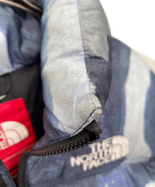 THE NORTH FACE（ザ ノース フェイス）THE NORTH FACE (ザ ノース フェイス) SUPREME (シュプリーム) Bleached Denim Print Nuptse Jacket ブルー×ネイビー サイズ:Lの古着・服飾アイテム