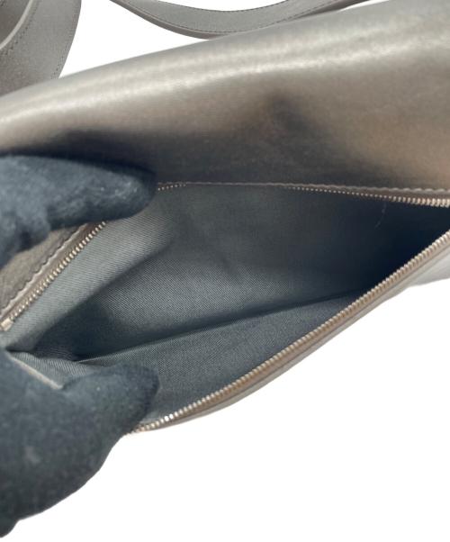 HIROFU（ヒロフ）HIROFU (ヒロフ) プラリーナ レザーショルダーバッグ メタリックの古着・服飾アイテム