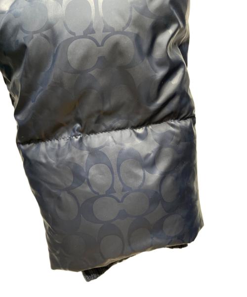 COACH（コーチ）COACH (コーチ) シグネチャー ジャカード ダウン ピロー ジャケット ネイビー サイズ:S 未使用品の古着・服飾アイテム