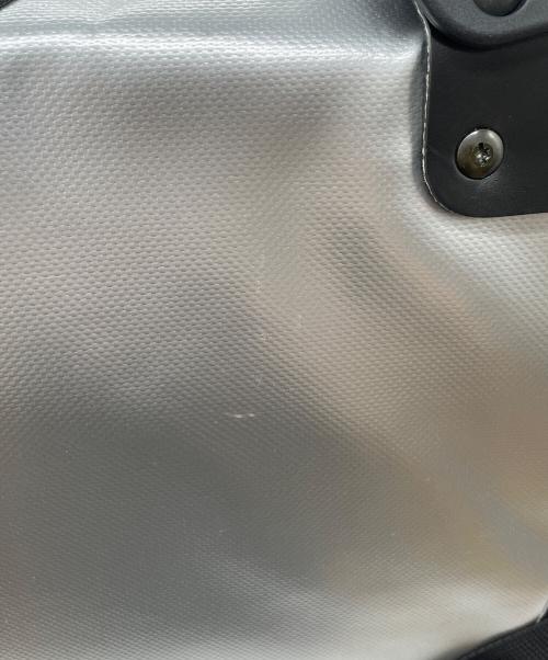 STONE ISLAND（ストーンアイランド）STONE ISLAND (ストーンアイランド) ショルダーバッグ シルバー×ブラックの古着・服飾アイテム