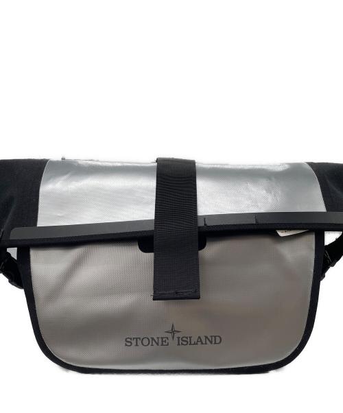 STONE ISLAND（ストーンアイランド）STONE ISLAND (ストーンアイランド) ショルダーバッグ シルバー×ブラックの古着・服飾アイテム