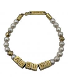 AMBUSH（アンブッシュ）の古着「Pearl Letter Block Bracelet」｜ゴールドカラー