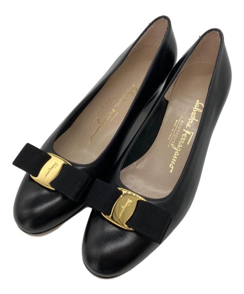 Salvatore Ferragamo（サルヴァトーレ フェラガモ）Salvatore Ferragamo (サルヴァトーレ フェラガモ) ヴァラ リボンパンプス ブラック サイズ:6　1/2の古着・服飾アイテム