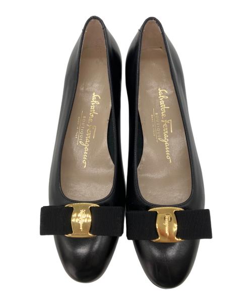 Salvatore Ferragamo（サルヴァトーレ フェラガモ）Salvatore Ferragamo (サルヴァトーレ フェラガモ) ヴァラ リボンパンプス ブラック サイズ:6　1/2の古着・服飾アイテム
