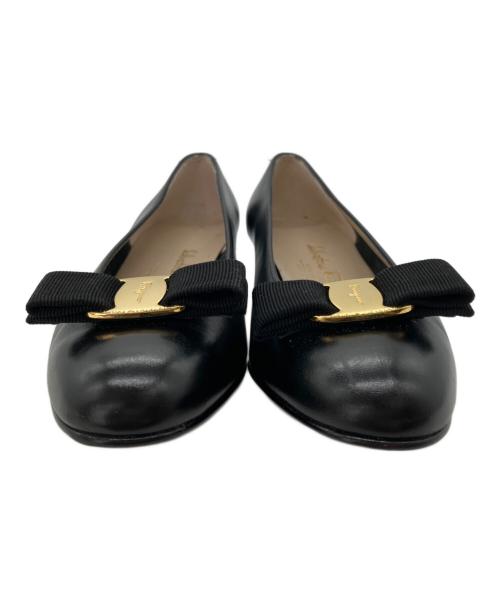 Salvatore Ferragamo（サルヴァトーレ フェラガモ）Salvatore Ferragamo (サルヴァトーレ フェラガモ) ヴァラ リボンパンプス ブラック サイズ:6　1/2の古着・服飾アイテム