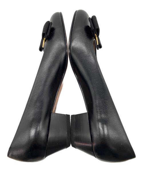 Salvatore Ferragamo（サルヴァトーレ フェラガモ）Salvatore Ferragamo (サルヴァトーレ フェラガモ) ヴァラ リボンパンプス ブラック サイズ:6　1/2の古着・服飾アイテム